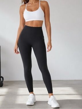 Halara UltraSculpt High Waisted Tummy Control Pocket Shaping Training Leggings
